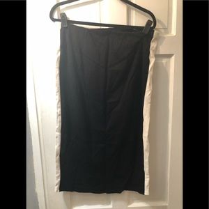 NL l  Black Midi Skirt w/White Stripe